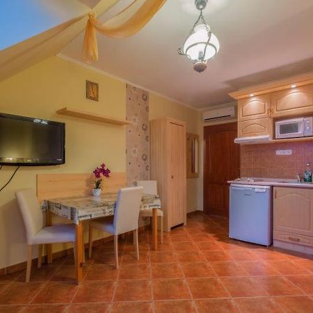 Rozmann Family Panzio & Apartmanhaz Sárvár Extérieur photo