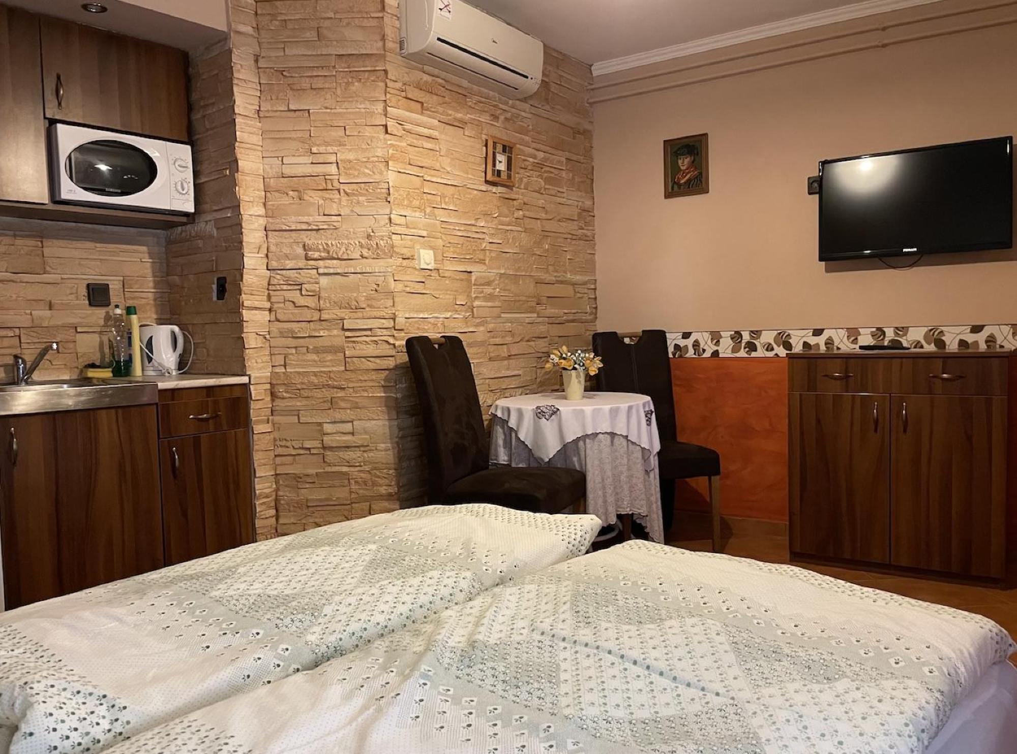 Rozmann Family Panzio & Apartmanhaz Sárvár Extérieur photo