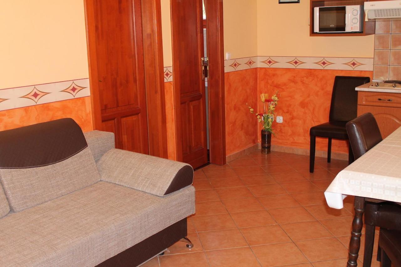 Rozmann Family Panzio & Apartmanhaz Sárvár Extérieur photo