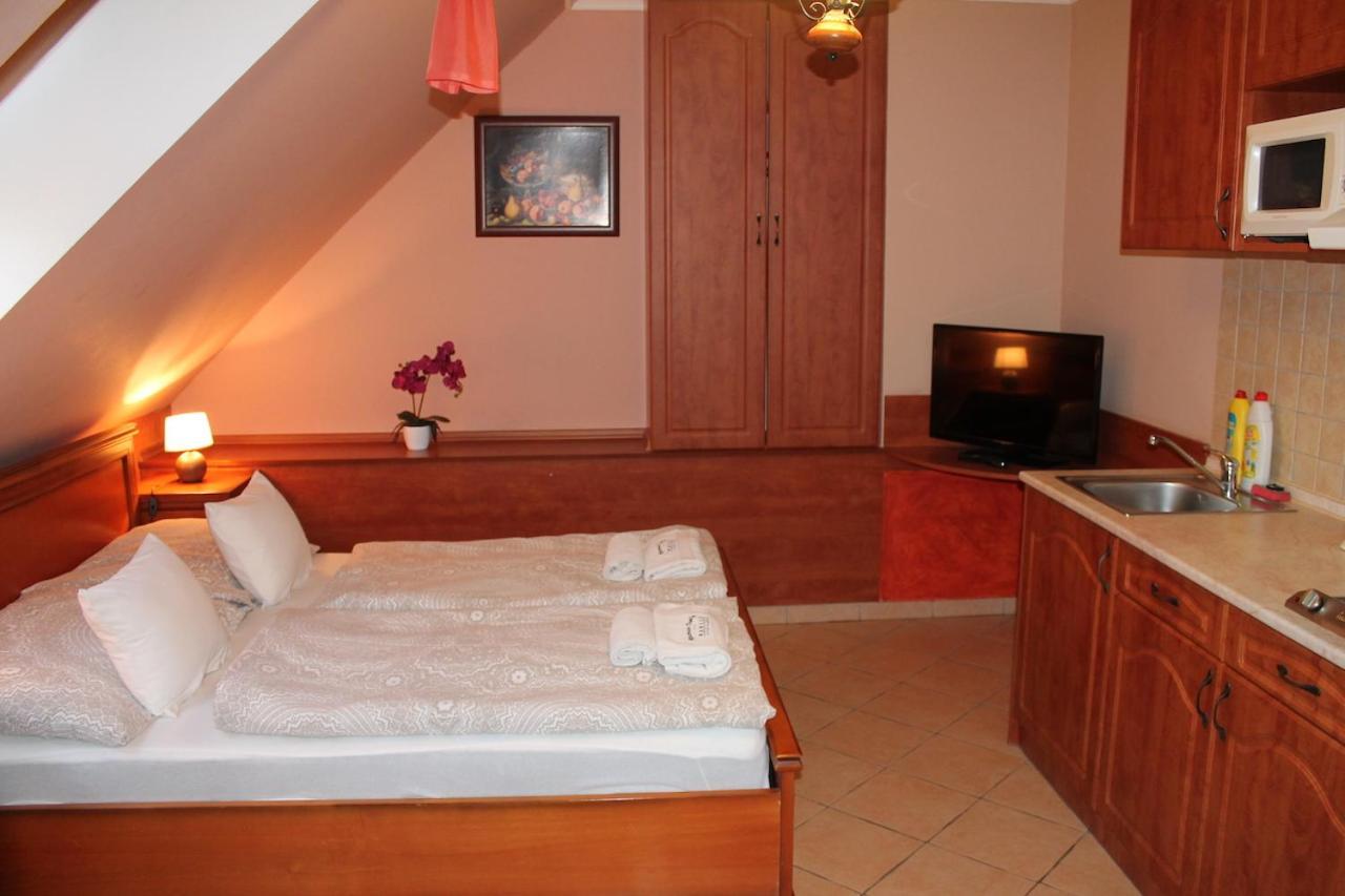 Rozmann Family Panzio & Apartmanhaz Sárvár Extérieur photo