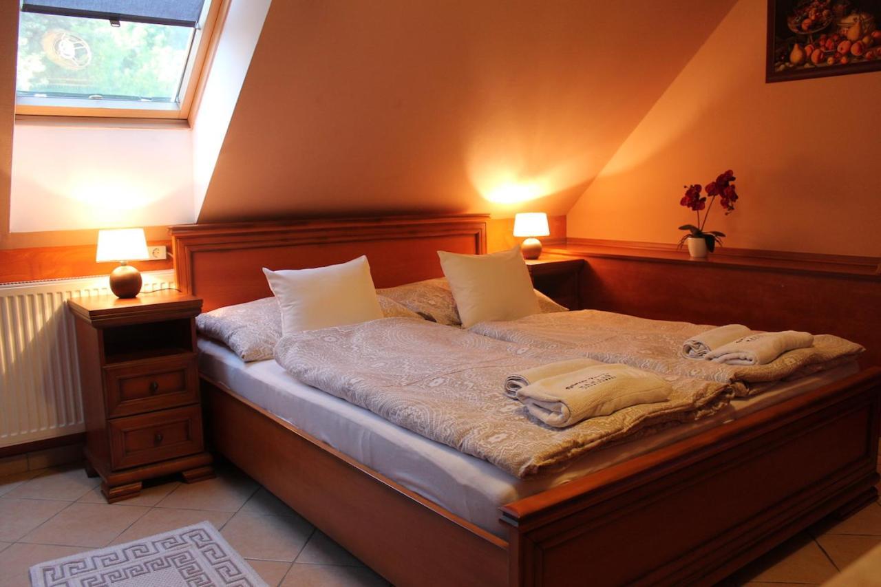 Rozmann Family Panzio & Apartmanhaz Sárvár Extérieur photo