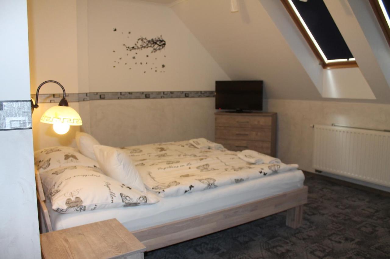 Rozmann Family Panzio & Apartmanhaz Sárvár Extérieur photo