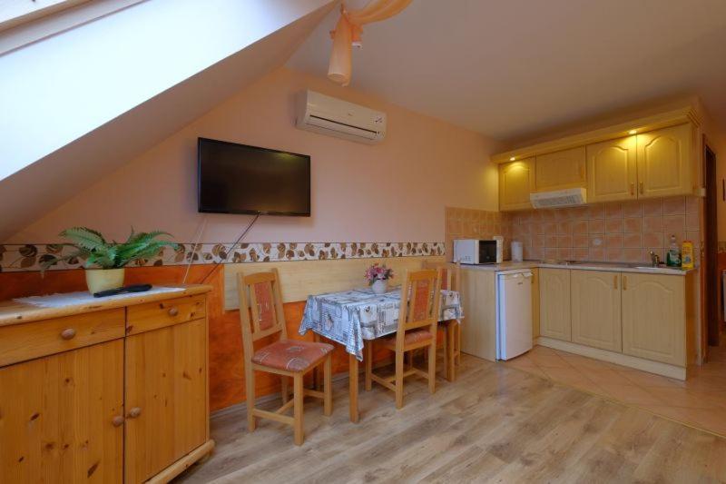 Rozmann Family Panzio & Apartmanhaz Sárvár Extérieur photo