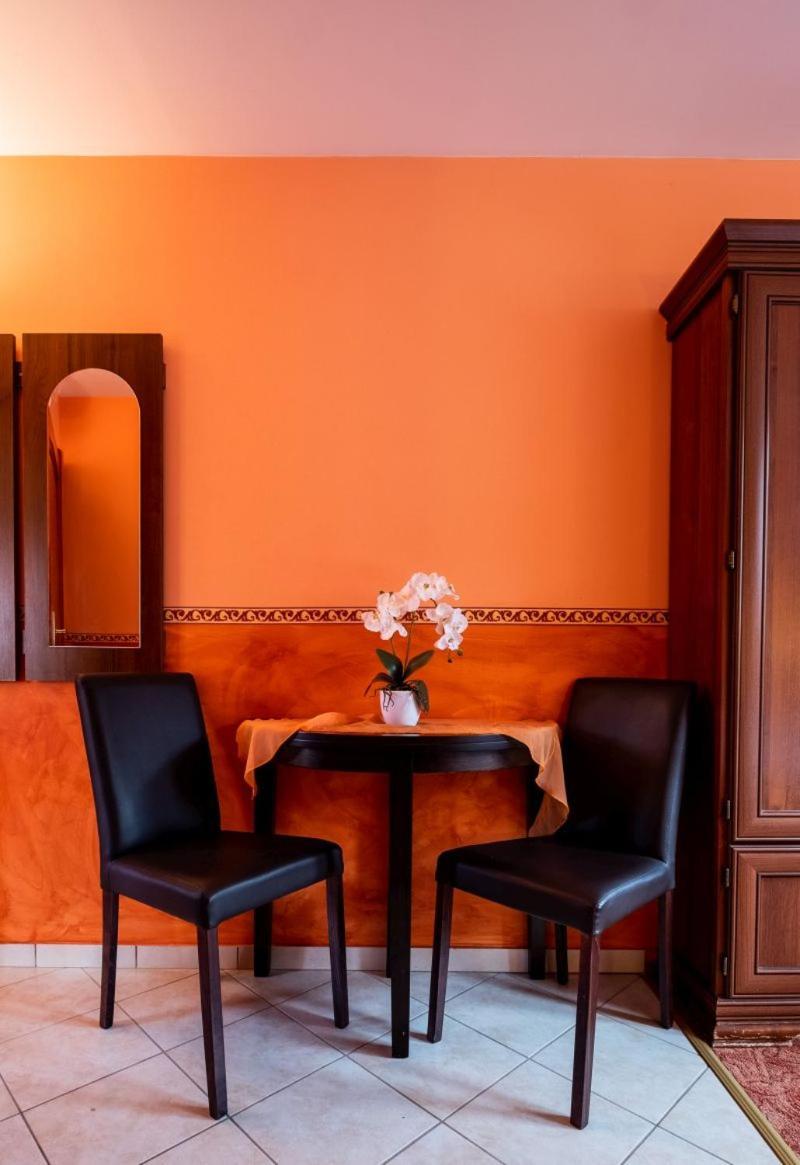 Rozmann Family Panzio & Apartmanhaz Sárvár Extérieur photo