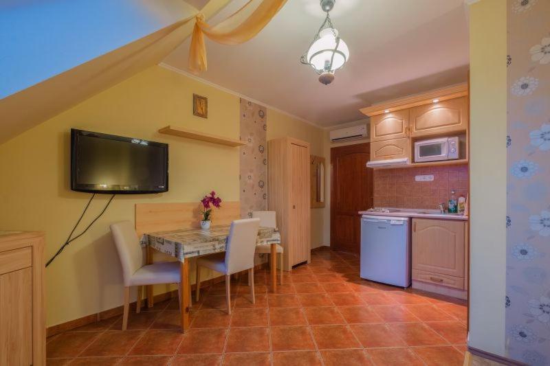 Rozmann Family Panzio & Apartmanhaz Sárvár Extérieur photo