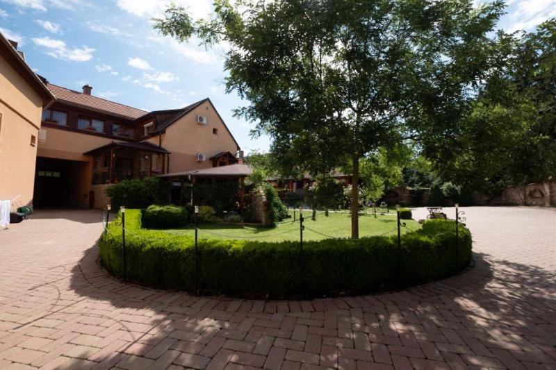 Rozmann Family Panzio & Apartmanhaz Sárvár Extérieur photo