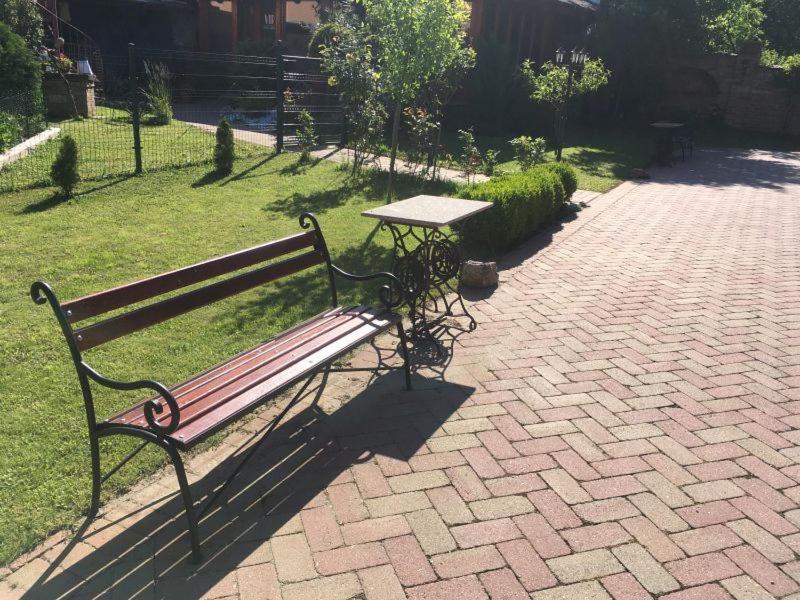 Rozmann Family Panzio & Apartmanhaz Sárvár Extérieur photo