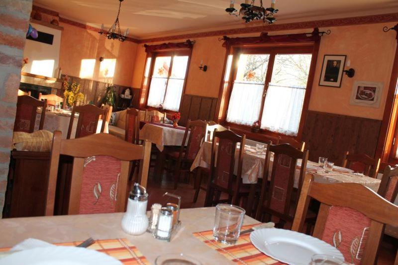Rozmann Family Panzio & Apartmanhaz Sárvár Extérieur photo