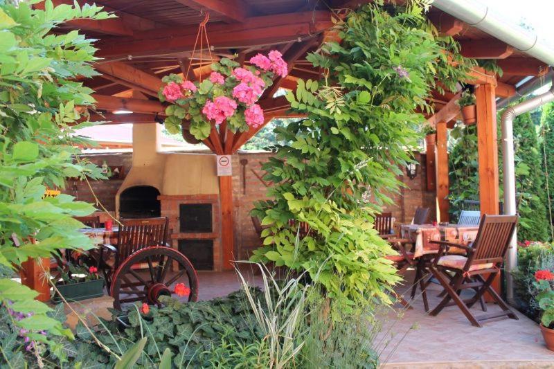 Rozmann Family Panzio & Apartmanhaz Sárvár Extérieur photo